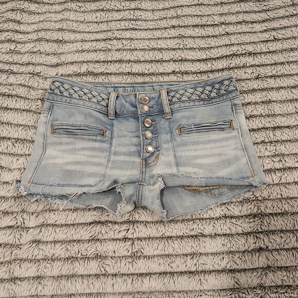 Light wash, exposed button fly American Eagle jean shorts size 6 - Picture 1 of 8